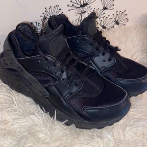 Black huaraches size 8.5